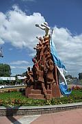 Managua 路中心的雕塑
